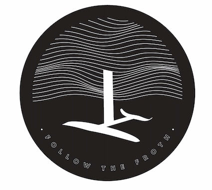 Dilynwch y crys-T Froth du
